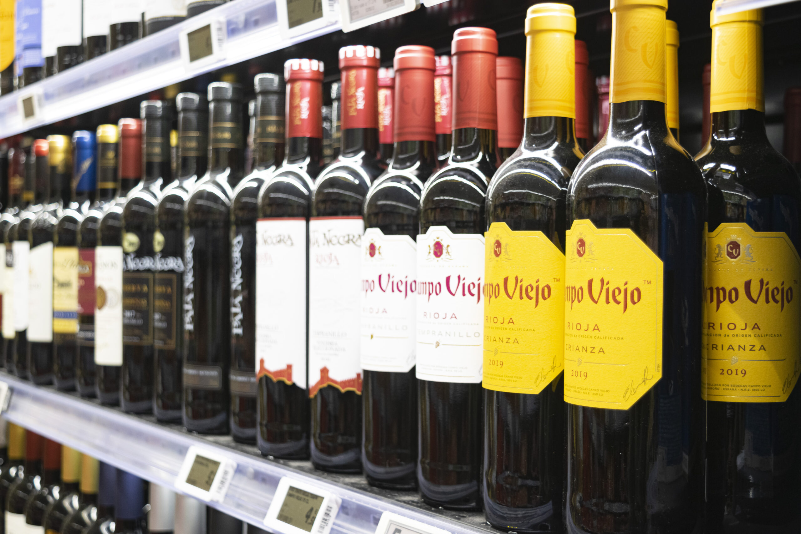 sobre Noel Supermercados. Foto de vinos